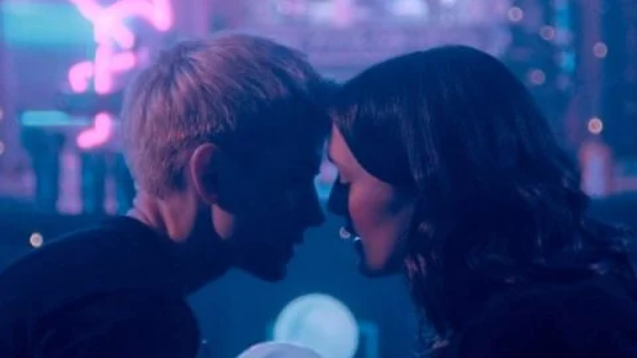 Feel Good الموسم الاول الحلقة 1